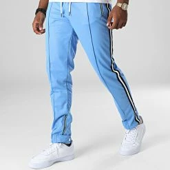 Meilleure vente 🧨 Pantalon Jogging A Bandes LL677 Bleu Clair de Ikao ⌛