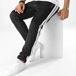 Meilleure vente 🌟 Pantalon Jogging A Bandes LL725 Noir Blanc de Ikao 😀 8 Meilleure vente 🌟 Pantalon Jogging A Bandes LL725 Noir Blanc de Ikao 😀 -Ikao Soldes Boutique ikao 341928 LL725 BLACK 20221017T145957 03